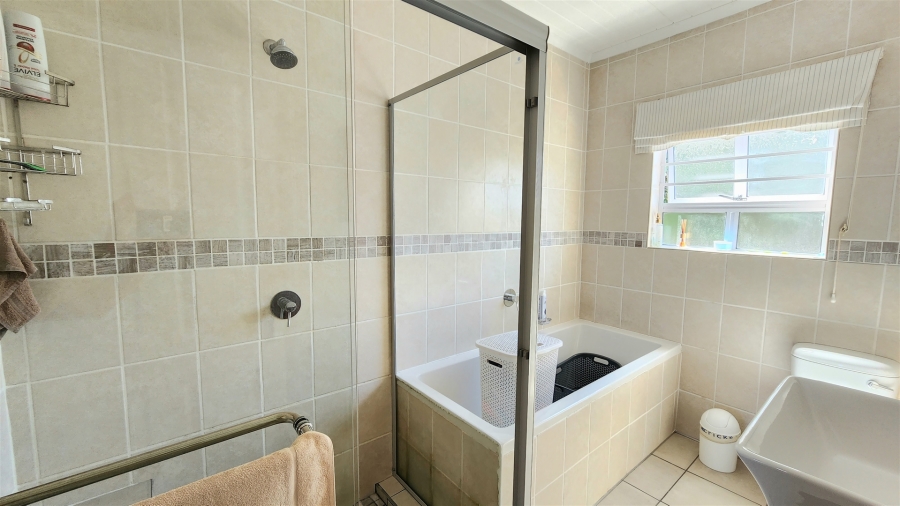 5 Bedroom Property for Sale in Country Club Western Cape